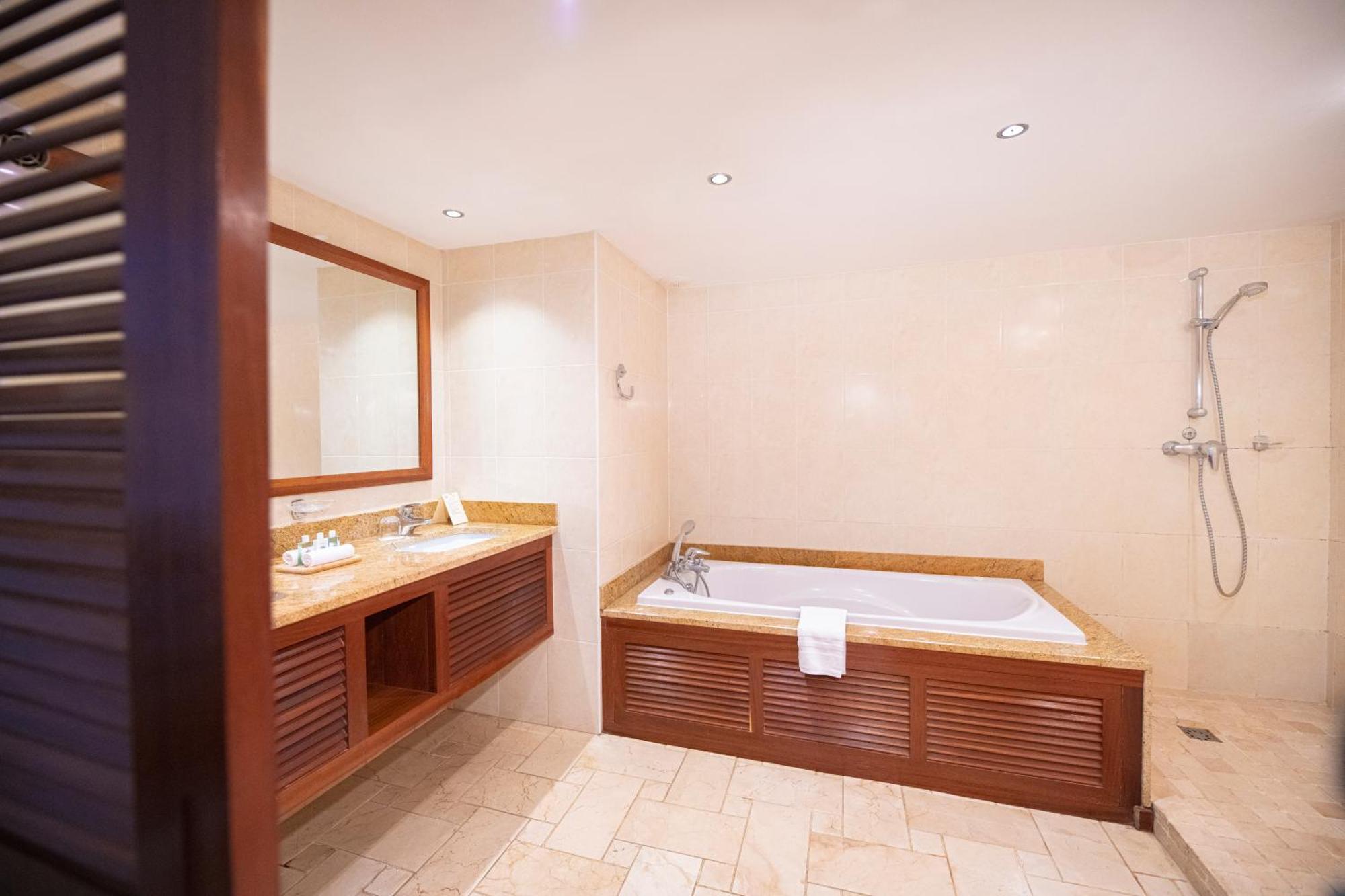 Le Saint Alexis **** Hotel & Spa מראה חיצוני תמונה